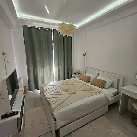 Kat Luxury *